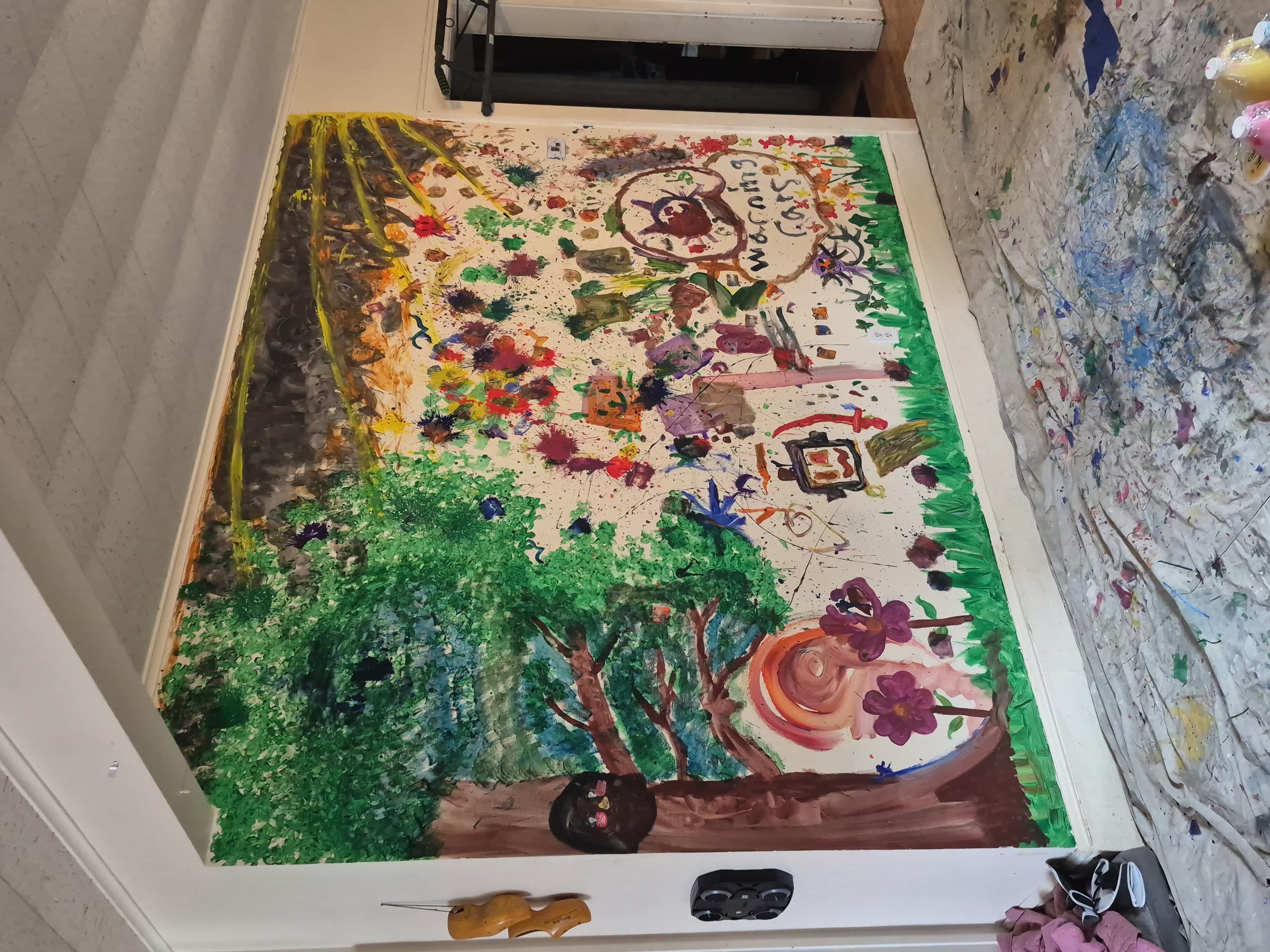 Collective wall mural (2 photos)